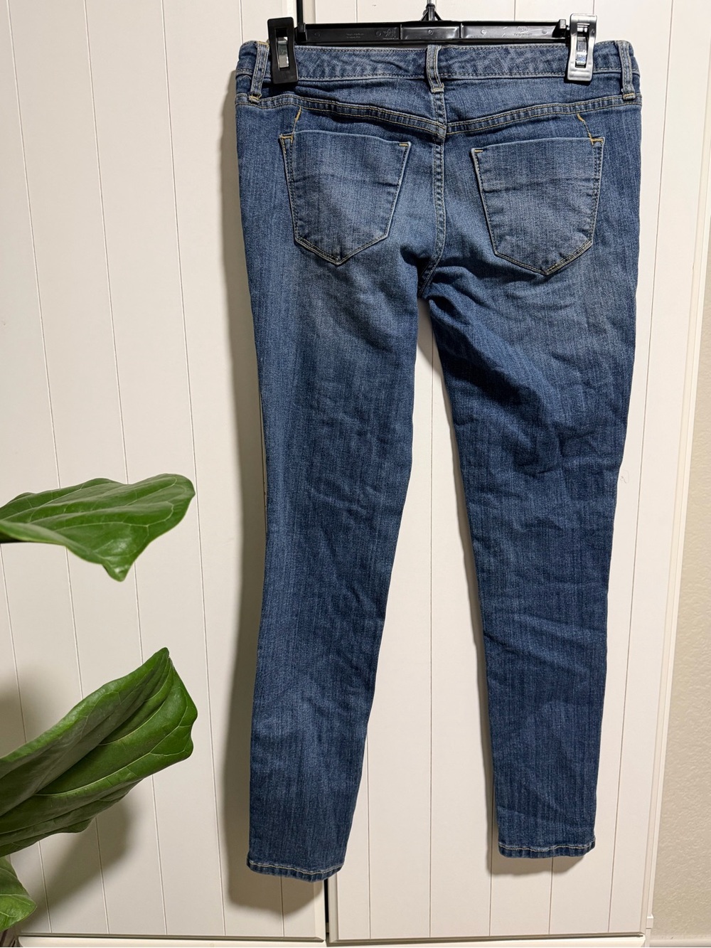 145 - Mossimo Supply Co. Women's Skinny Jeans in Mid Blue Wash - Picture 2 of 4